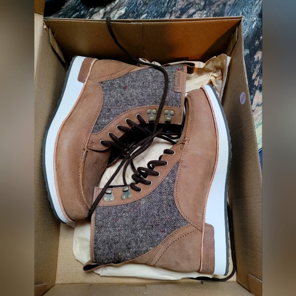 Brand new in box Merrell Roam Mid boots